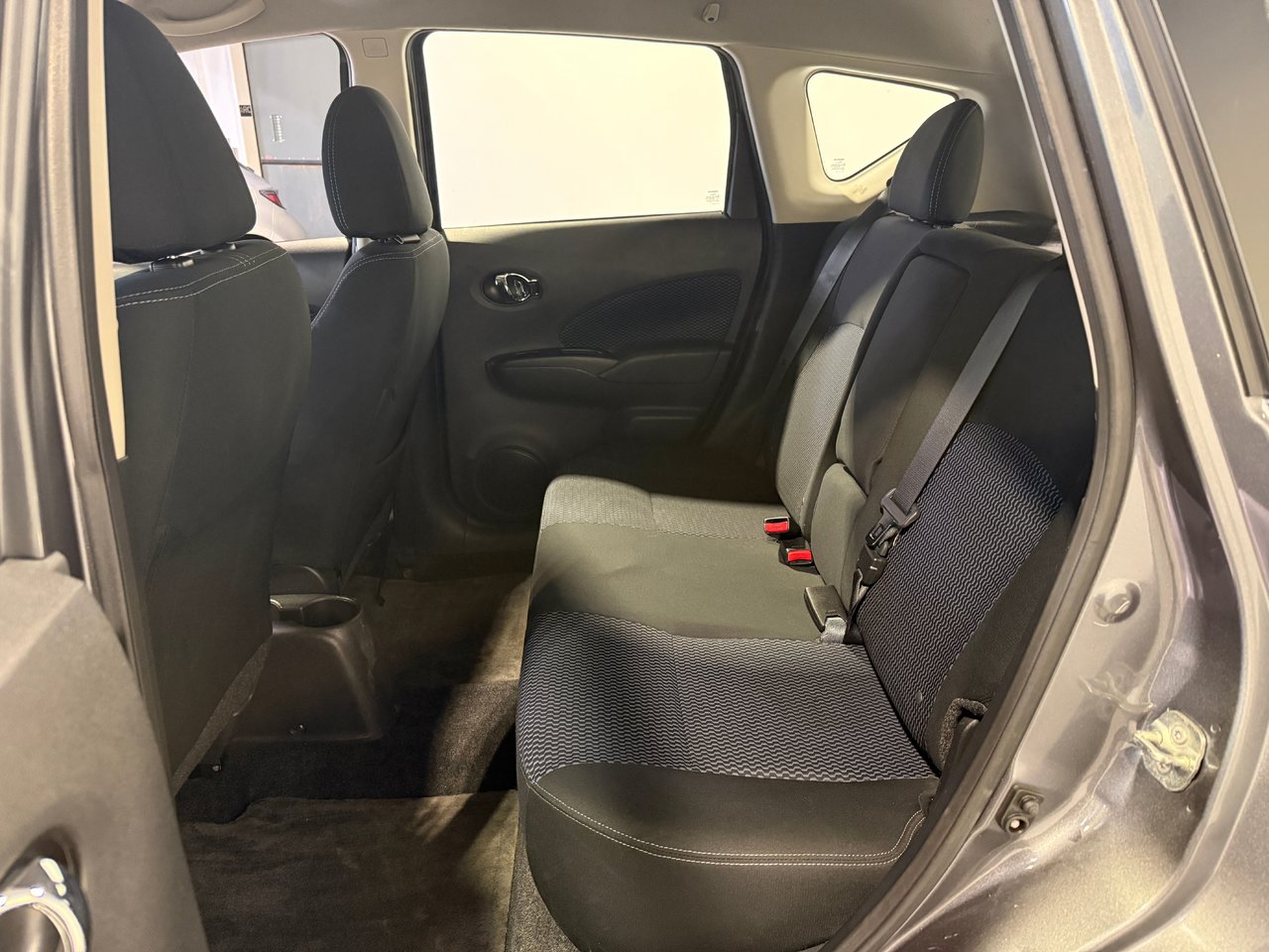 Nissan Versa Note SV 2019-23