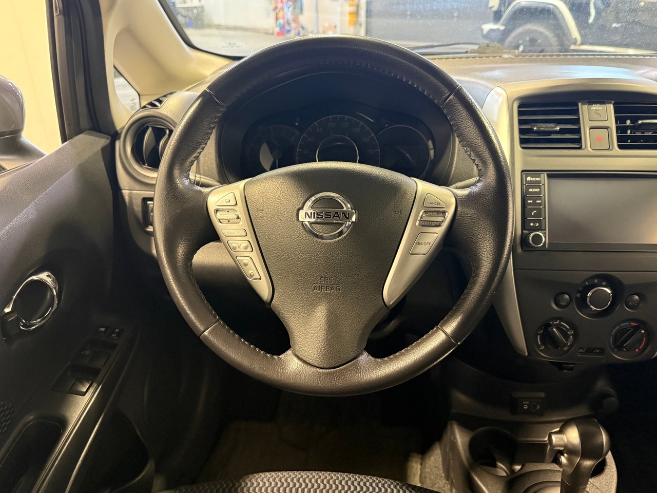 Nissan Versa Note SV 2019-13