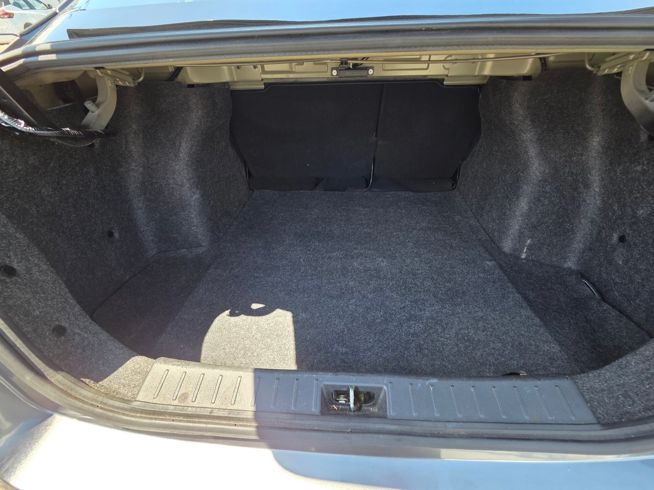 Nissan Versa SV 2021-17