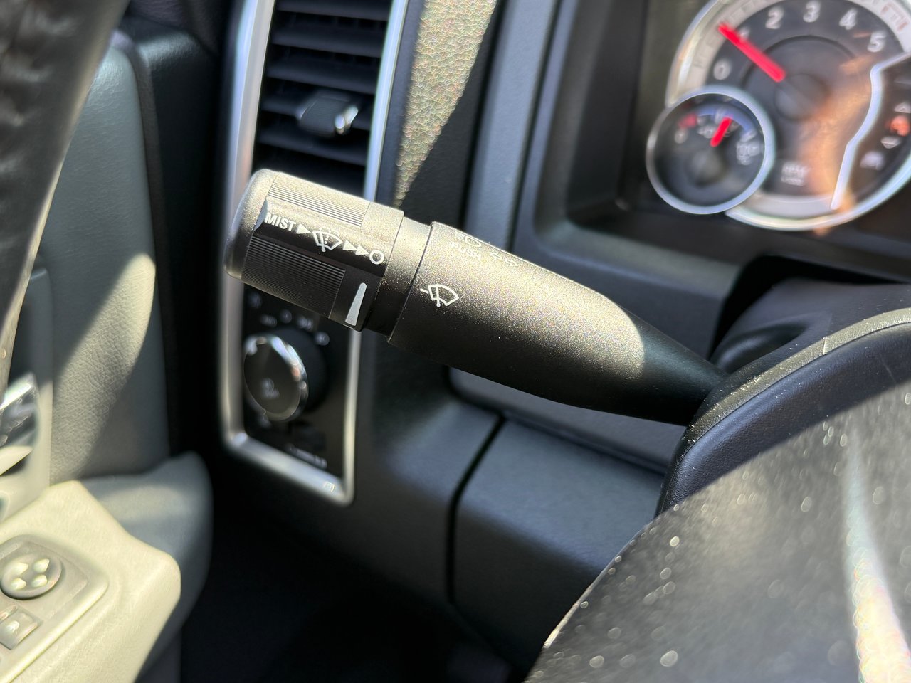 Ram 1500 SLT OUTDOORSMAN 2018-16