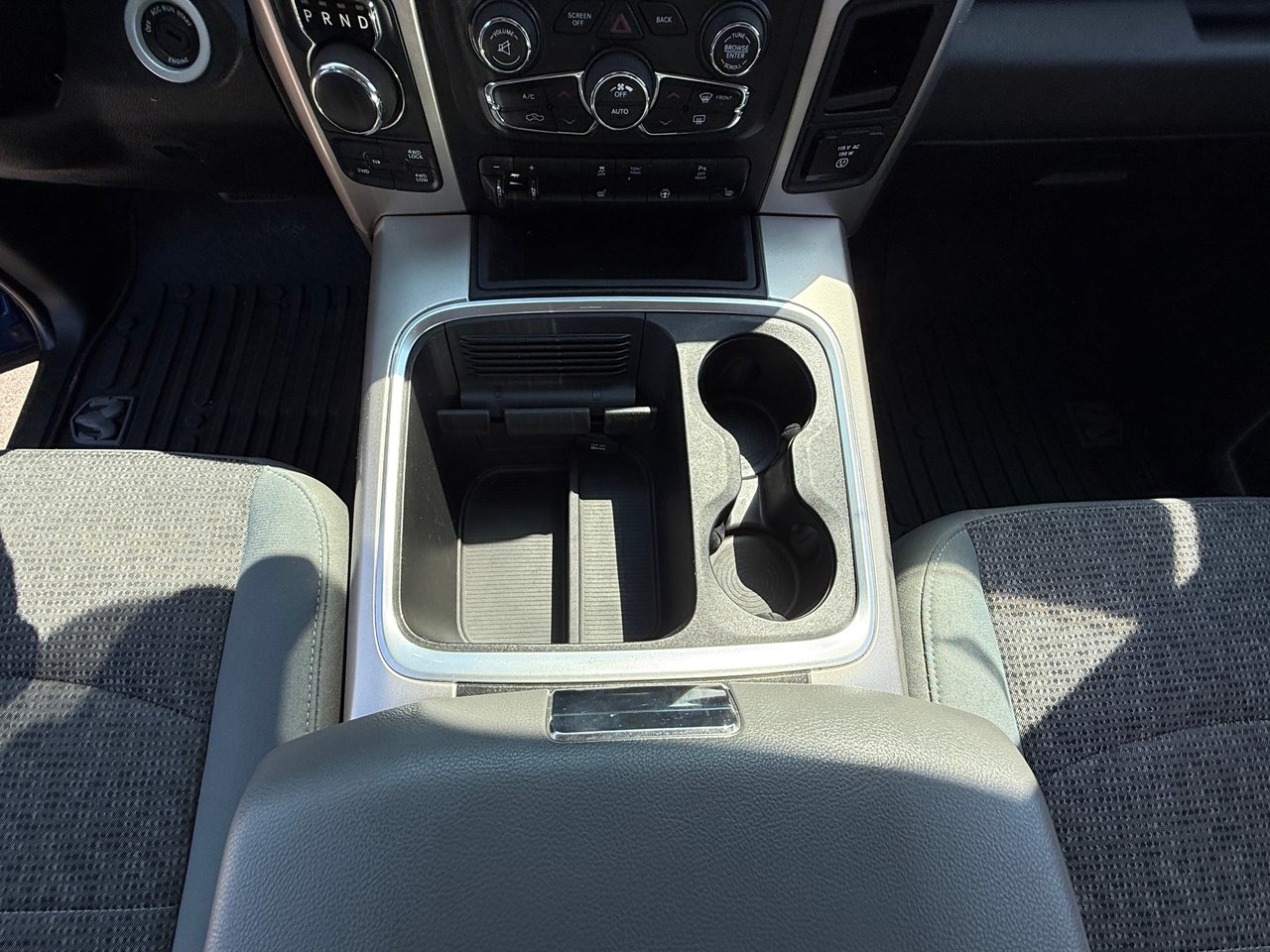 Ram 1500 SLT OUTDOORSMAN 2018-20