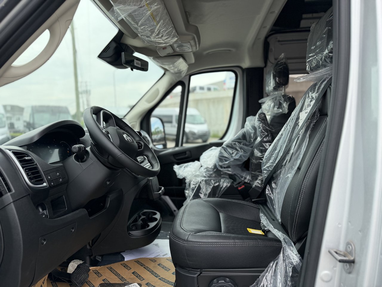 Ram ProMaster fourgon vitré SLT+ 3500 159 po (22H) 2025-7