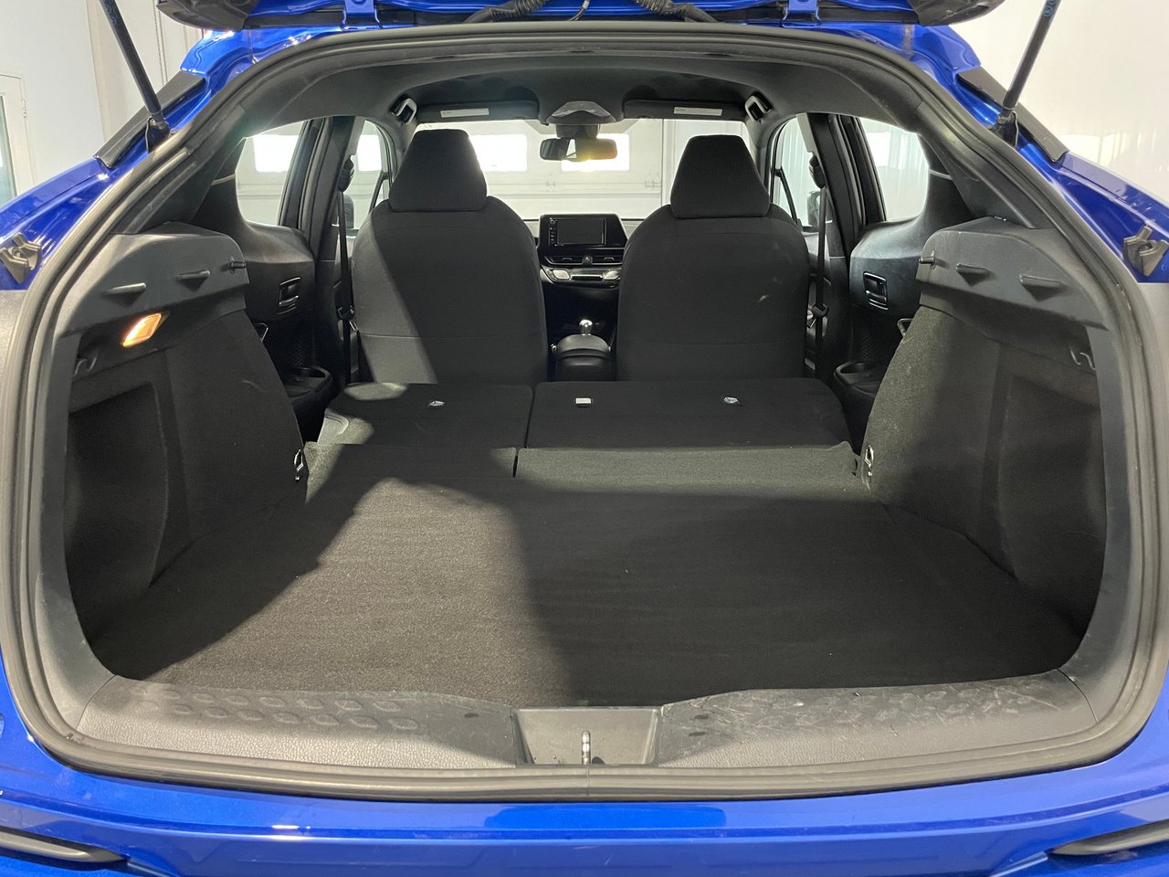2018 Toyota C-HR XLE-22