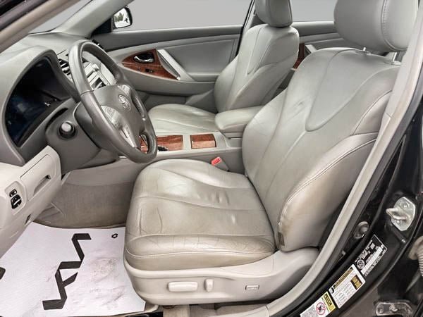 Toyota Camry XLE 2010-11
