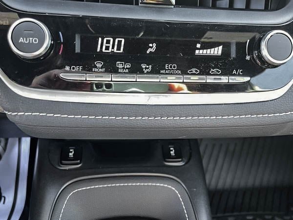 2024 Toyota Corolla à hayon SE-18