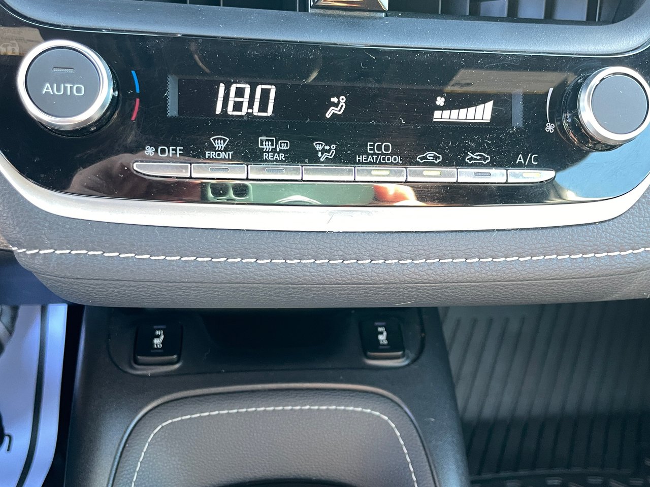 2024 Toyota Corolla à hayon SE-18
