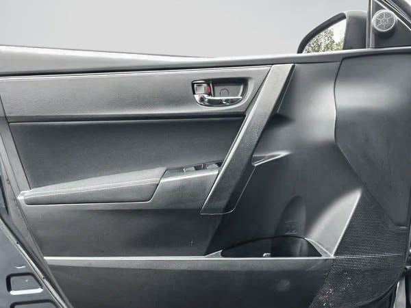 Toyota Corolla LE 2017-10