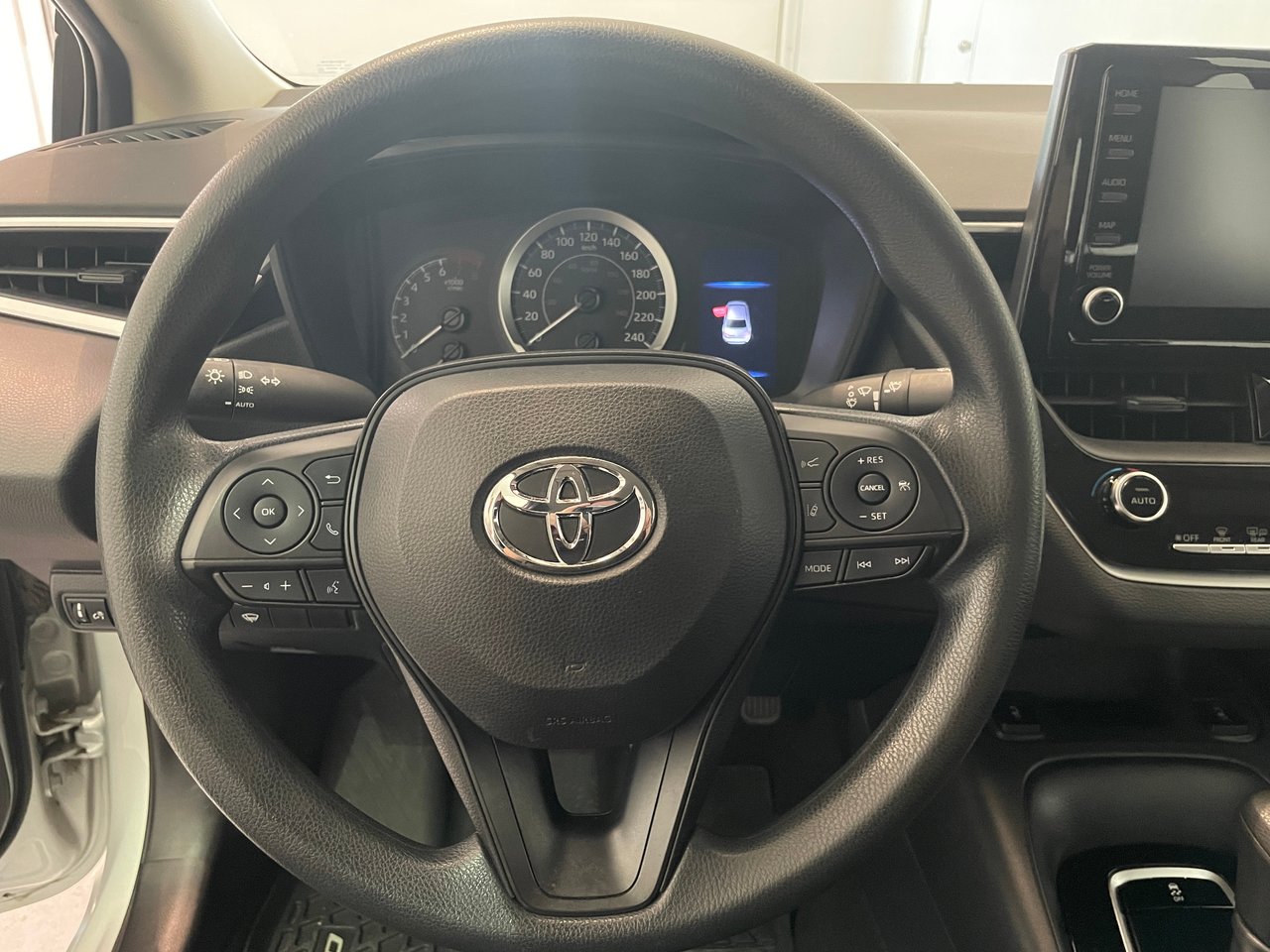 2022 Toyota Corolla LE-11