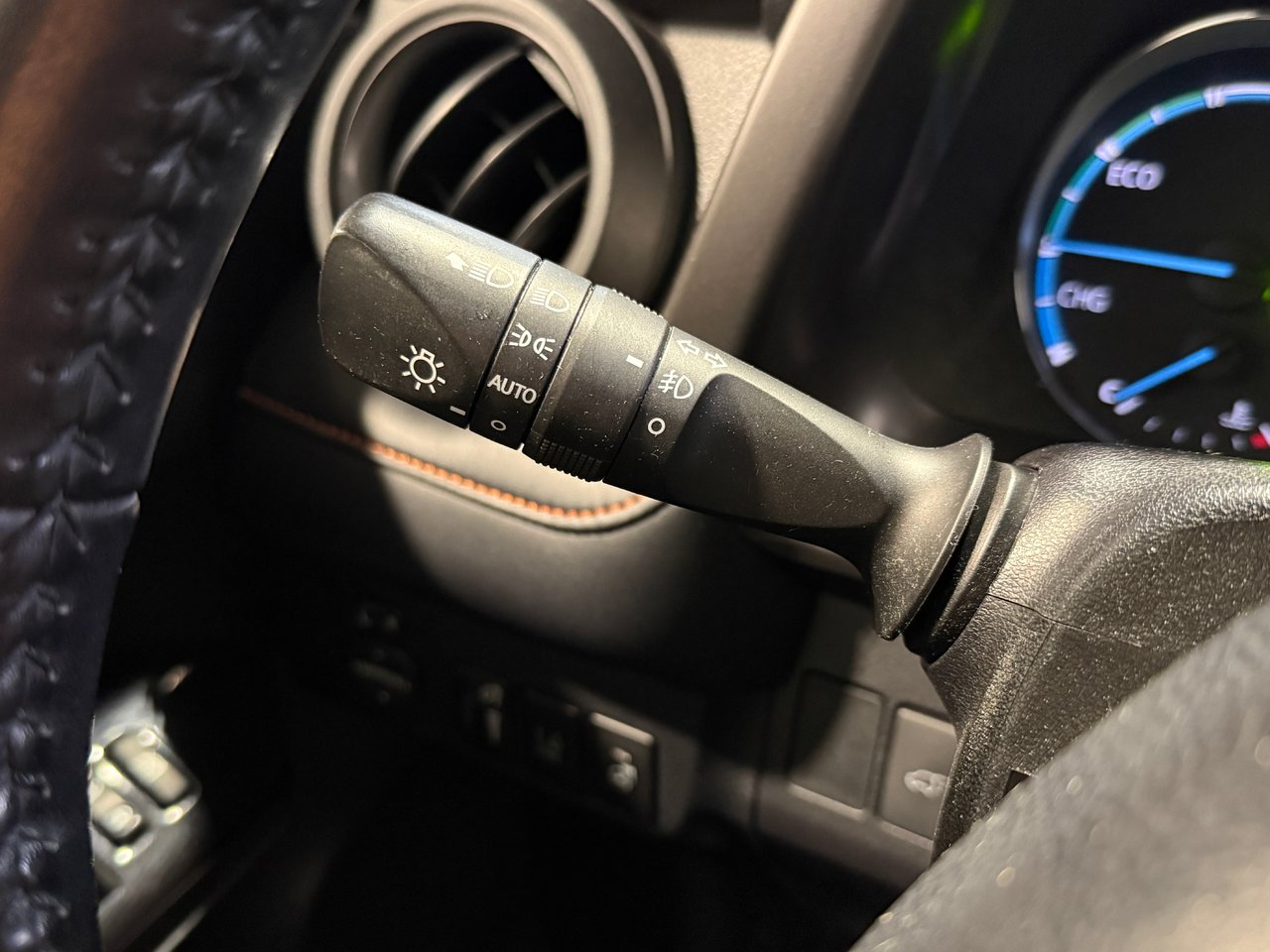 2017 Toyota RAV4 hybride SE-18