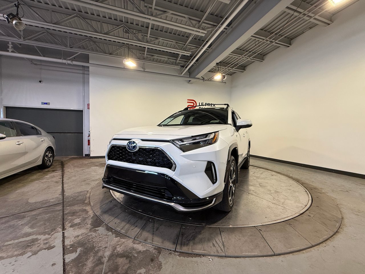 Toyota RAV4 Prime XSE 2023-6