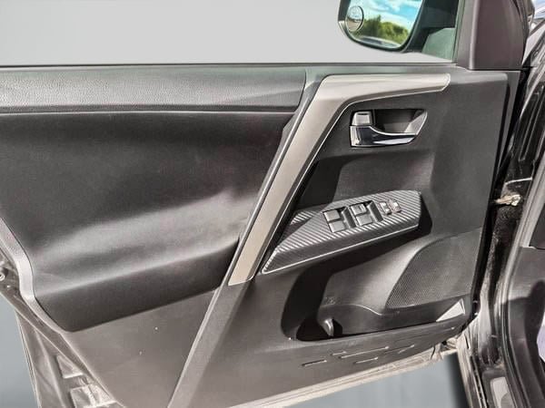 2015 Toyota RAV4 XLE AWD-10