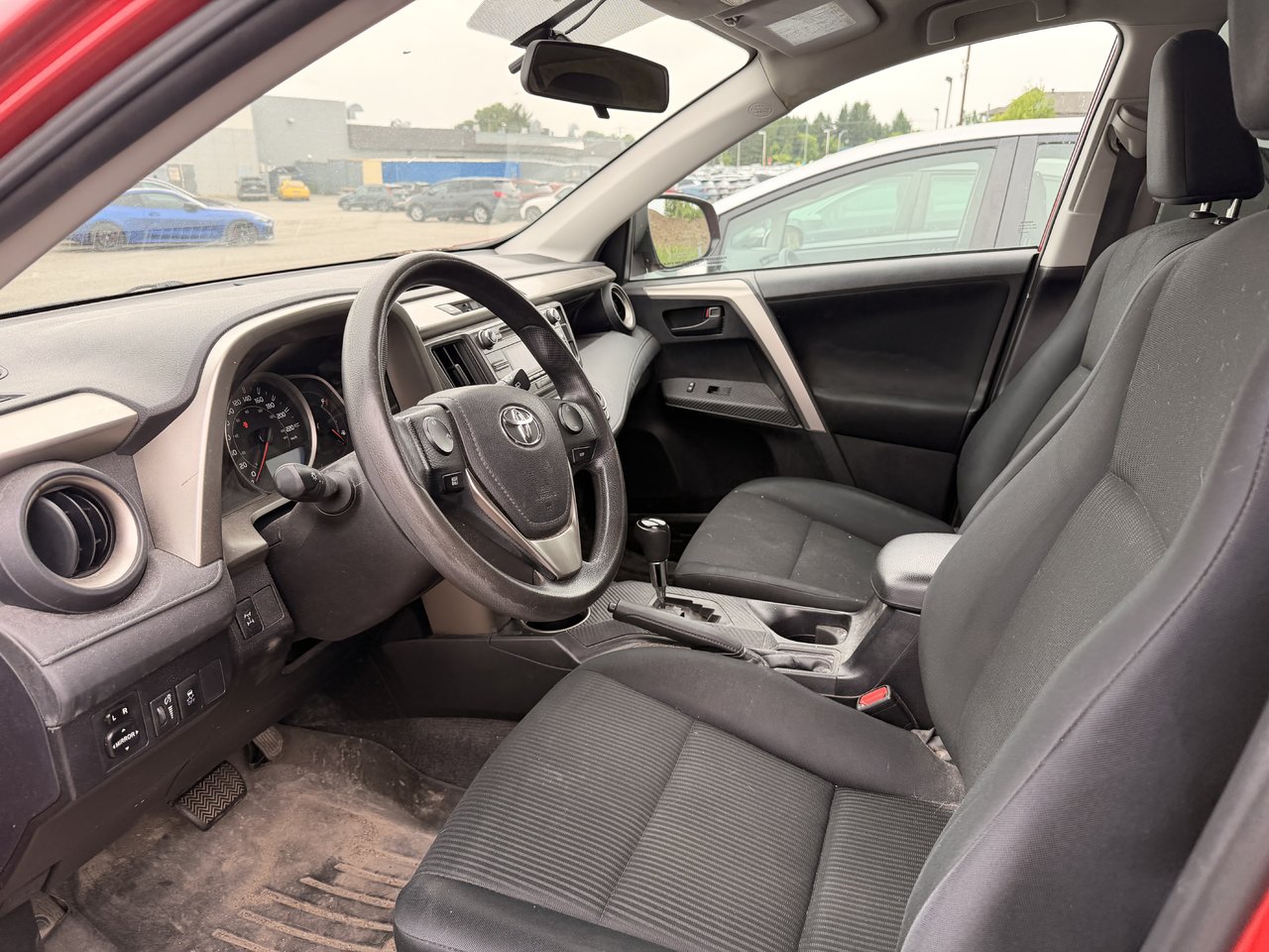 Toyota RAV4 LE AWD 2015-12