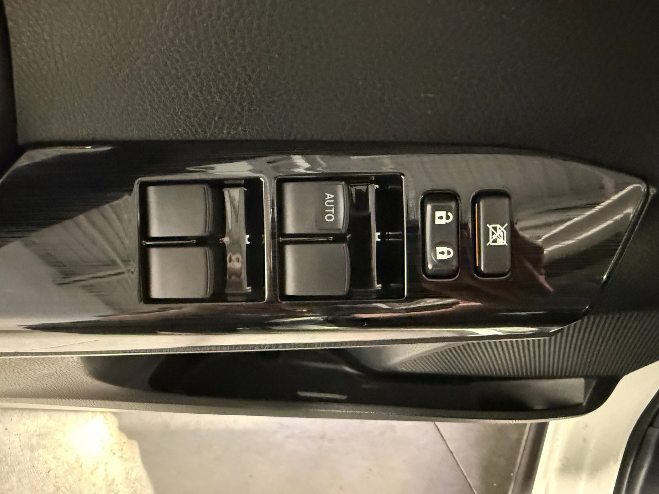 Toyota RAV4 HYBRID LE+ 2018-12