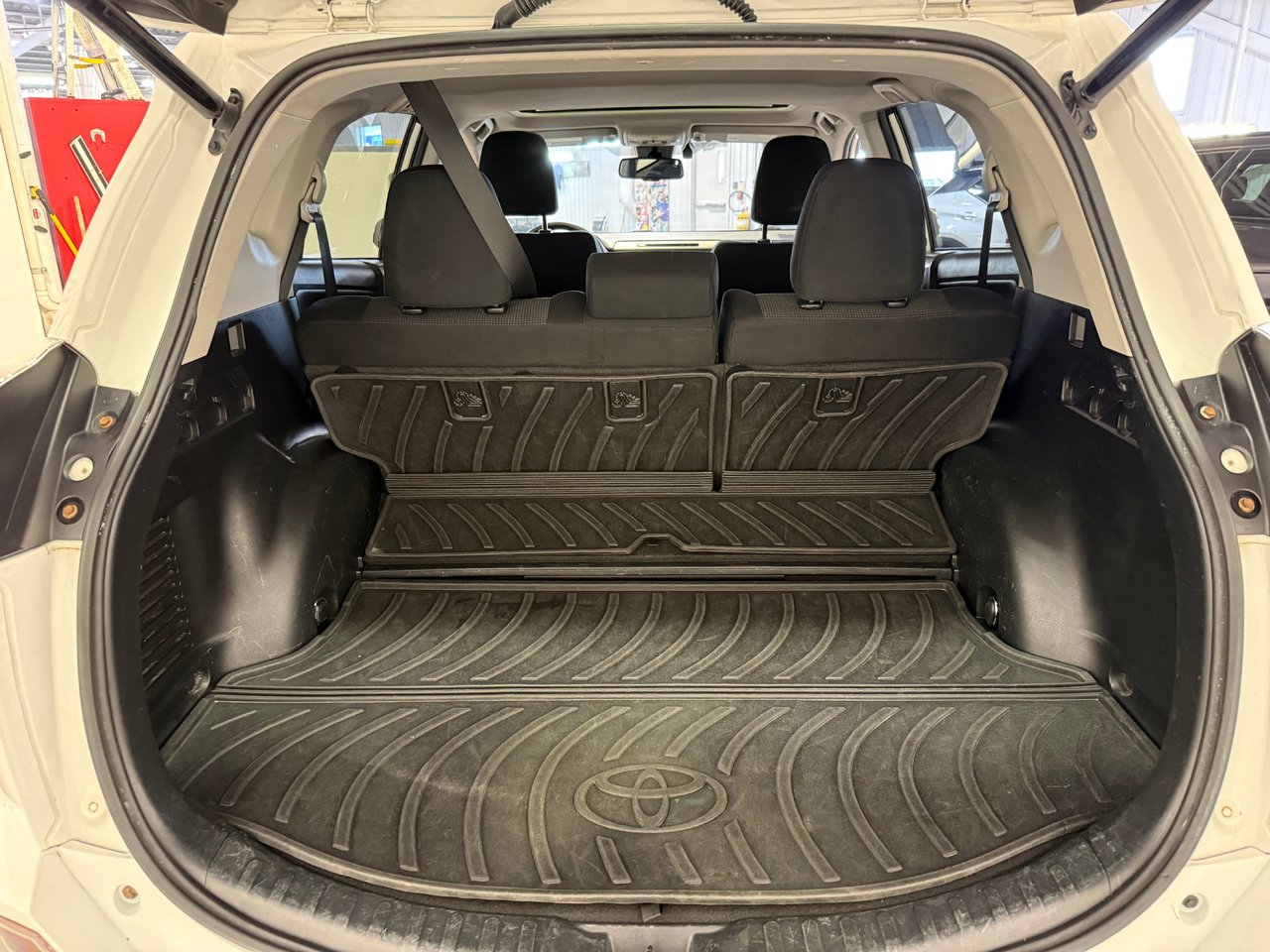 Toyota RAV4 HYBRID LE+ 2018-25
