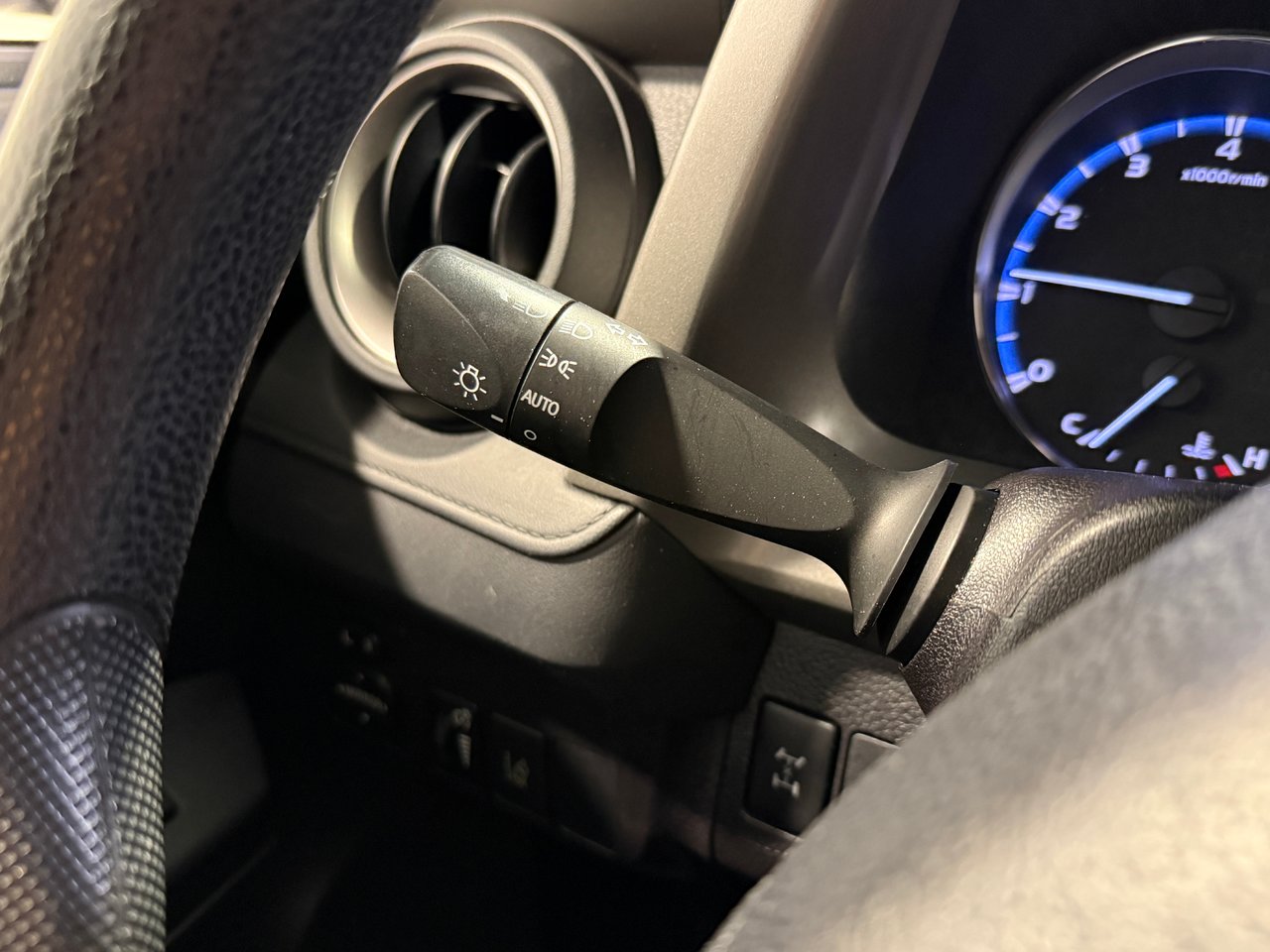 Toyota RAV4 LE 2018-16