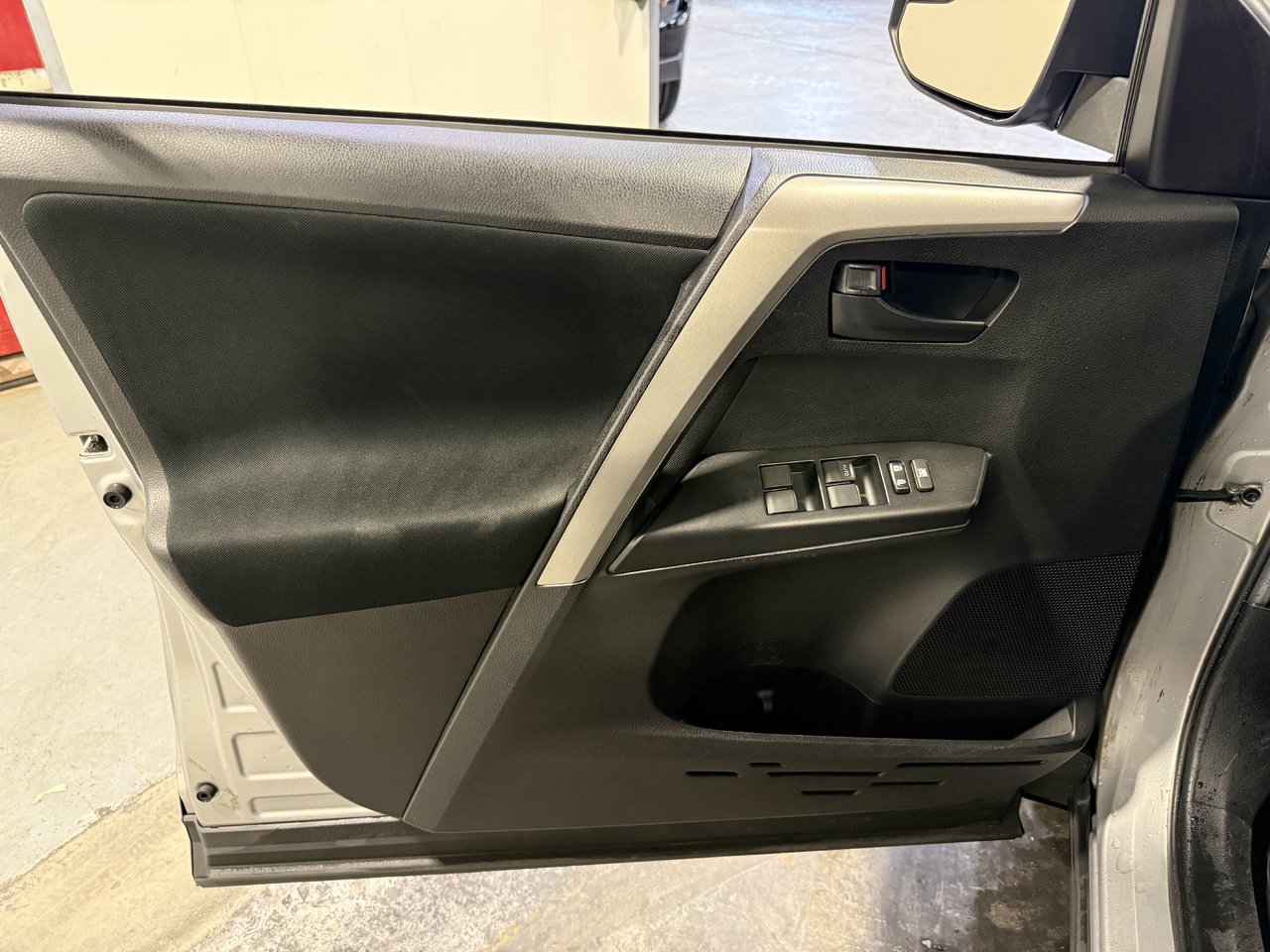 Toyota RAV4 LE 2018-10
