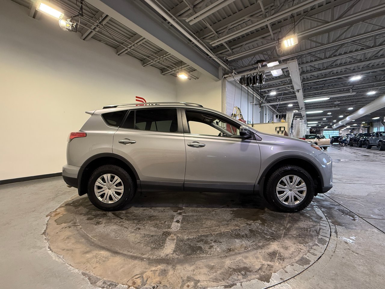Toyota RAV4 LE 2018-1