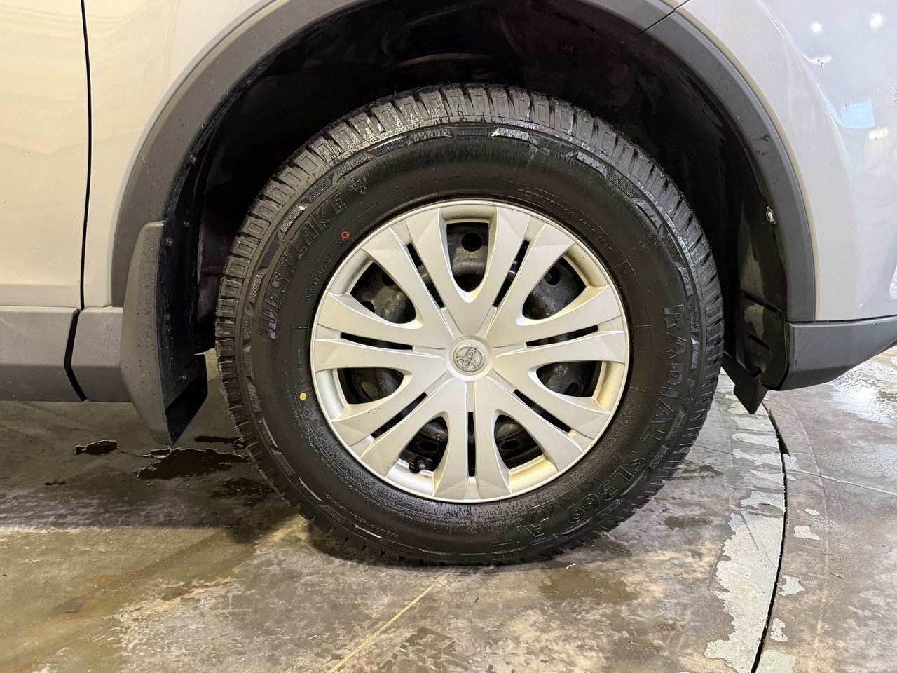 Toyota RAV4 LE 2018-9