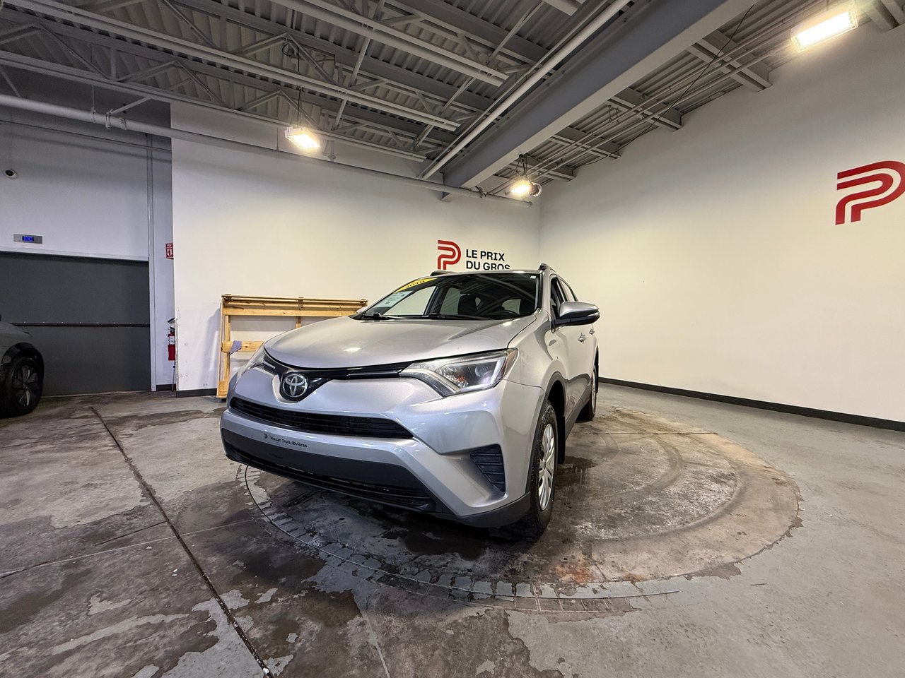 Toyota RAV4 LE 2018-6