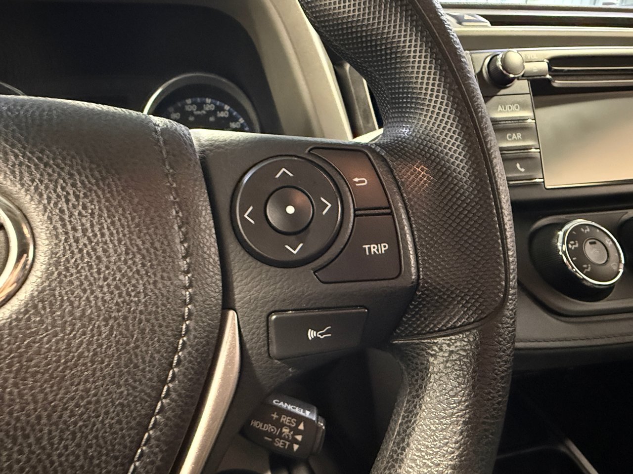 Toyota RAV4 LE 2018-15