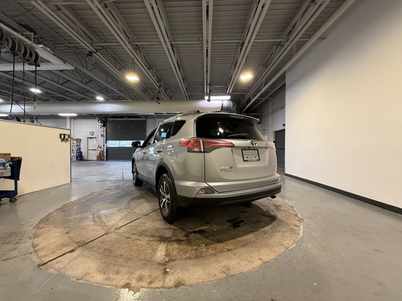 Toyota RAV4 LE 2018-4