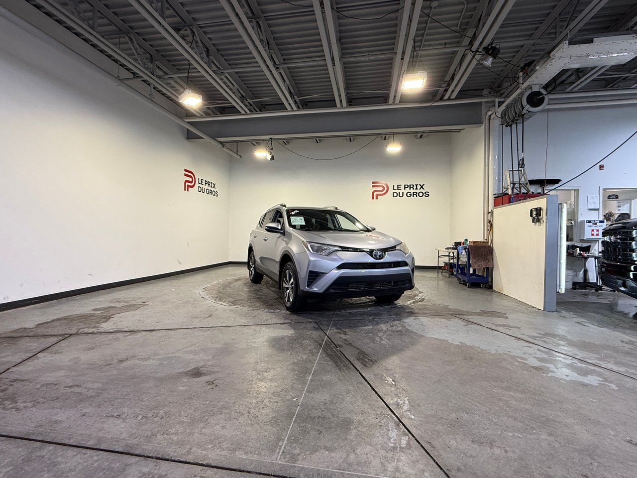 Toyota RAV4 LE 2018-0