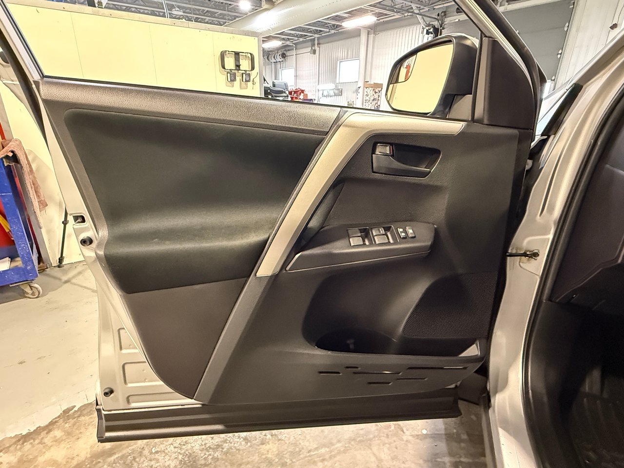 Toyota RAV4 LE 2018-10