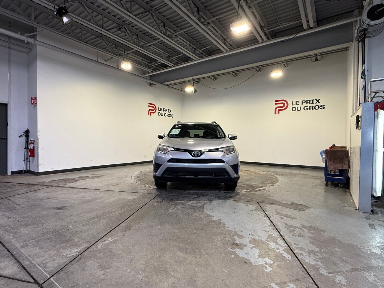 Toyota RAV4 LE 2018-7