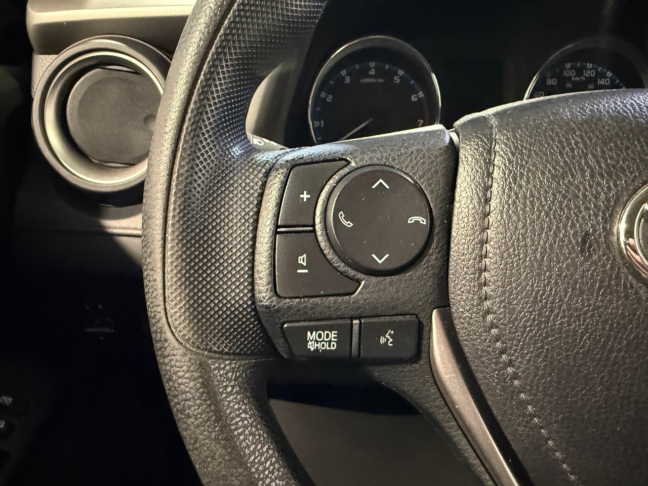 Toyota RAV4 LE 2018-15