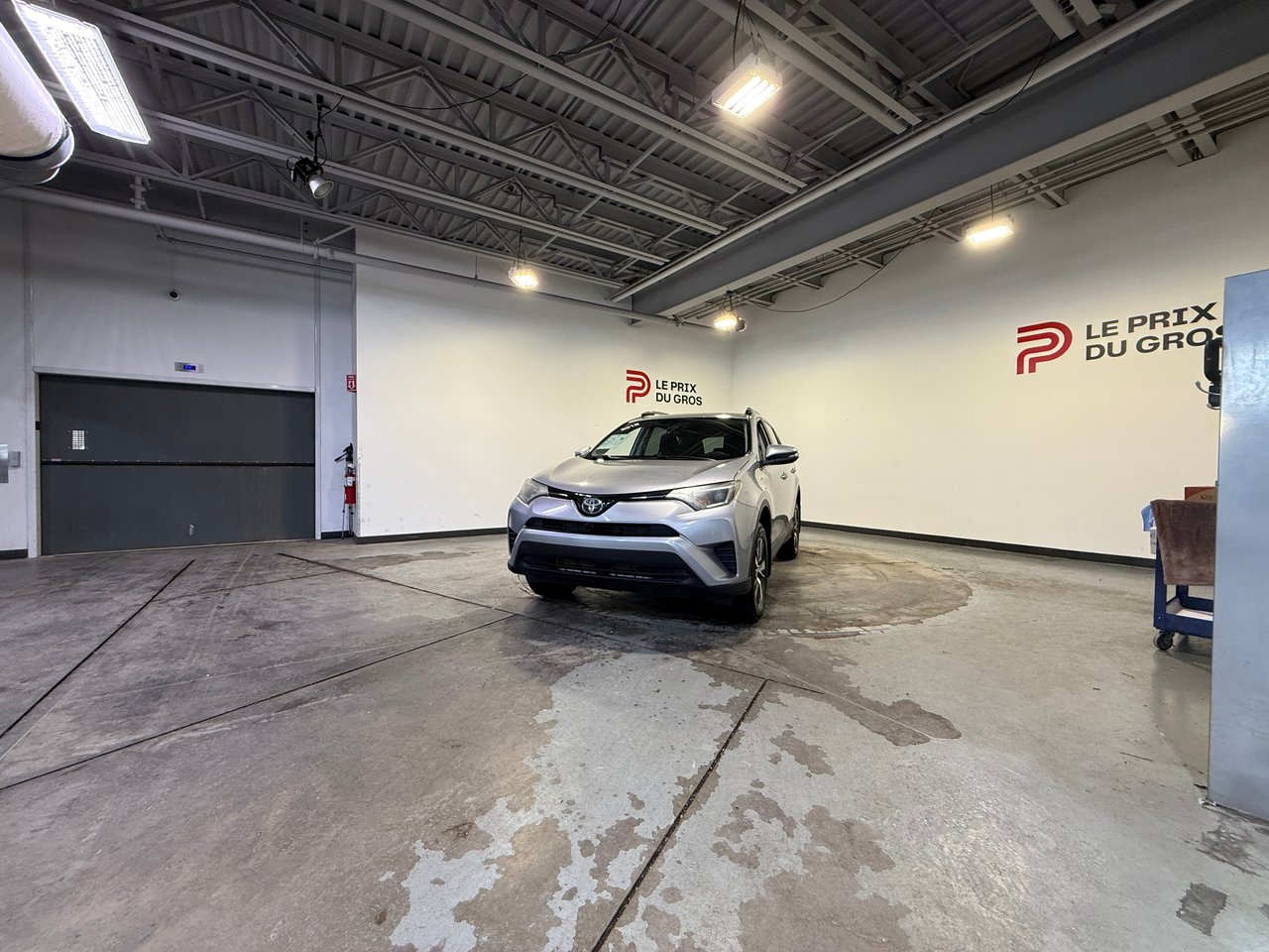 Toyota RAV4 LE 2018-6