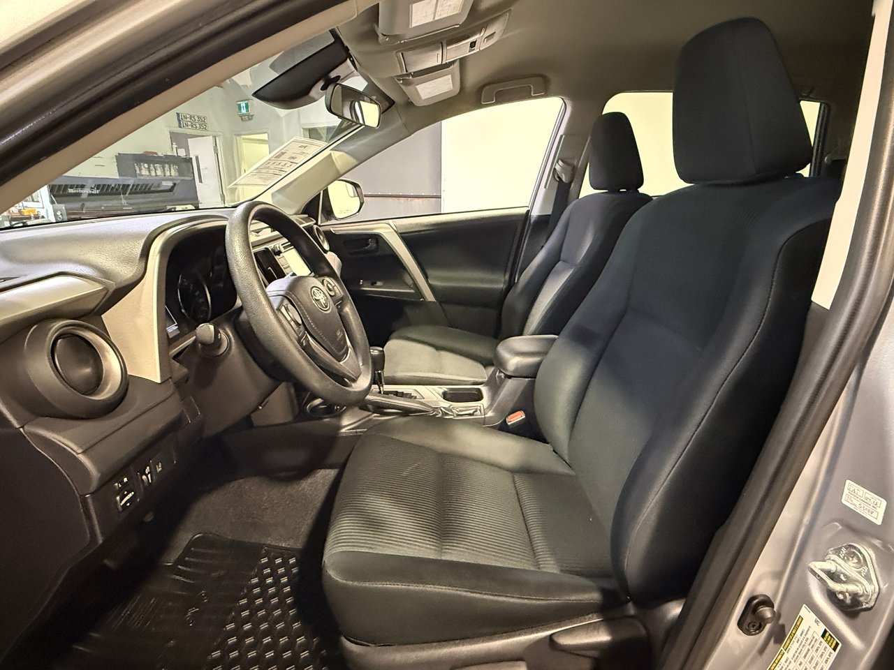 Toyota RAV4 LE 2018-13
