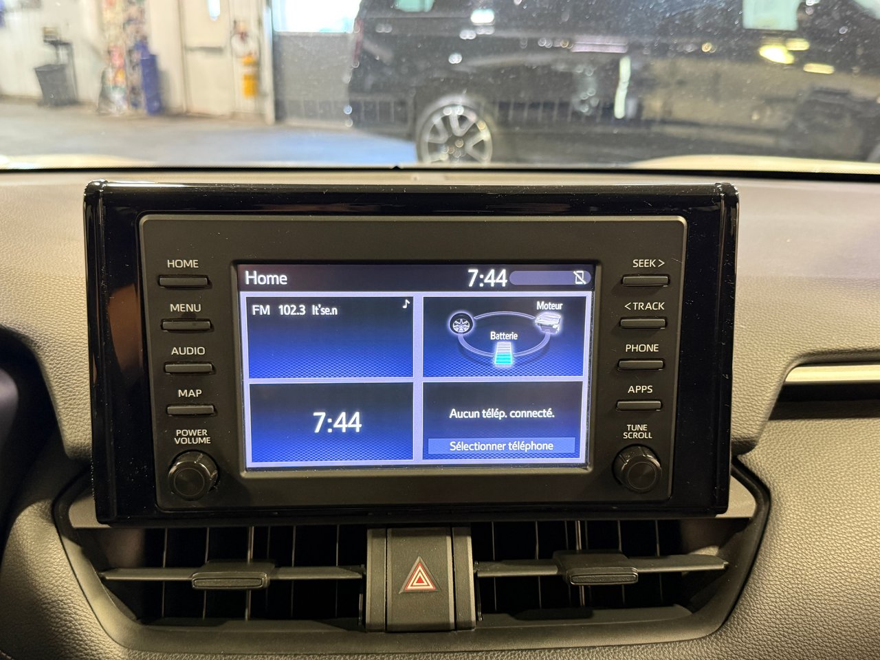 2019 Toyota RAV4 LE HYBRIDE-19