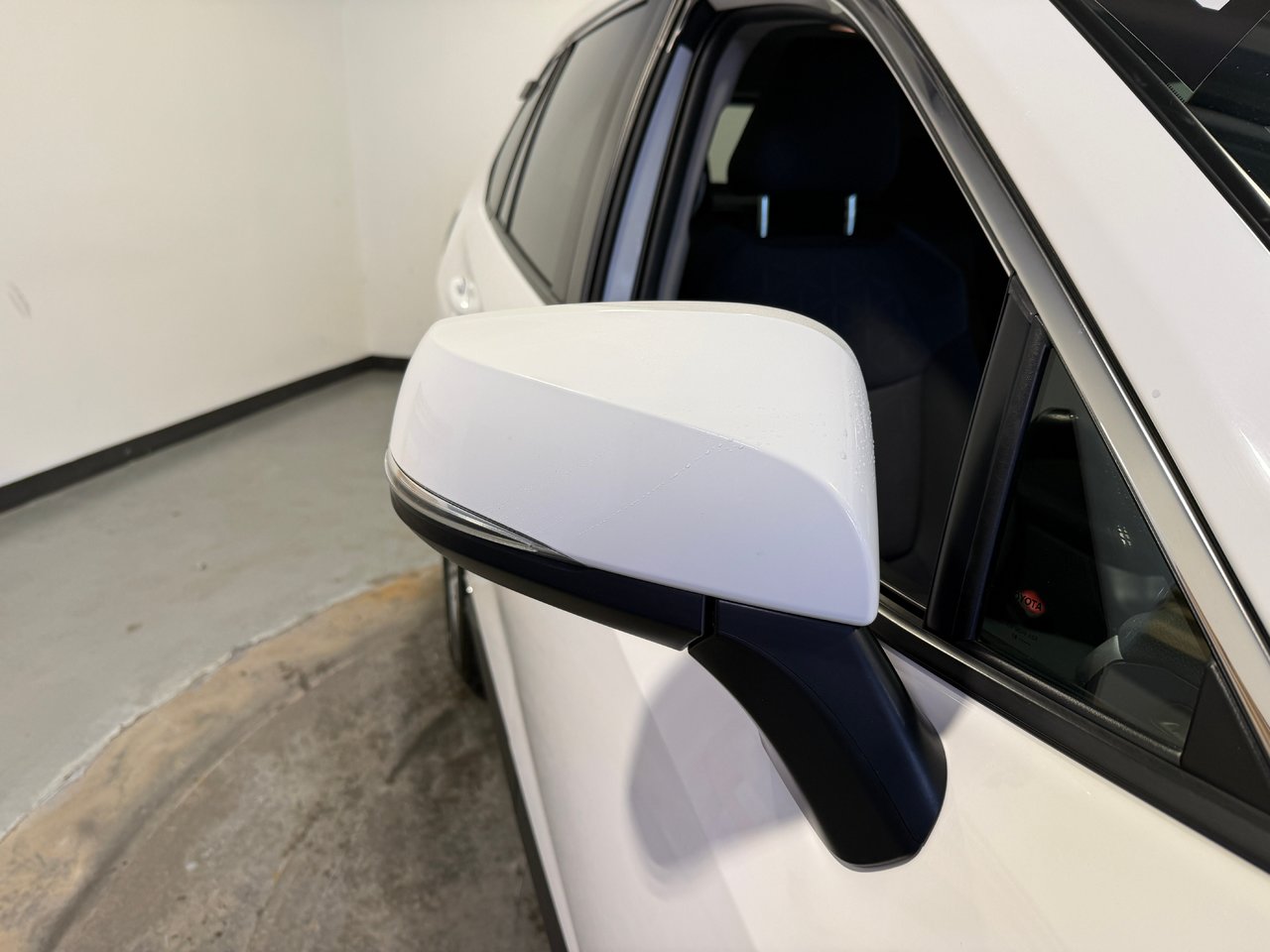 2019 Toyota RAV4 LE HYBRIDE-8