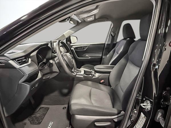 Toyota RAV4 LE 2021-12