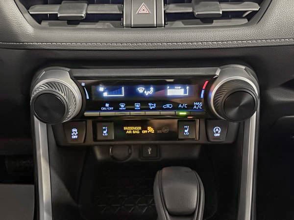 Toyota RAV4 LE 2021-21