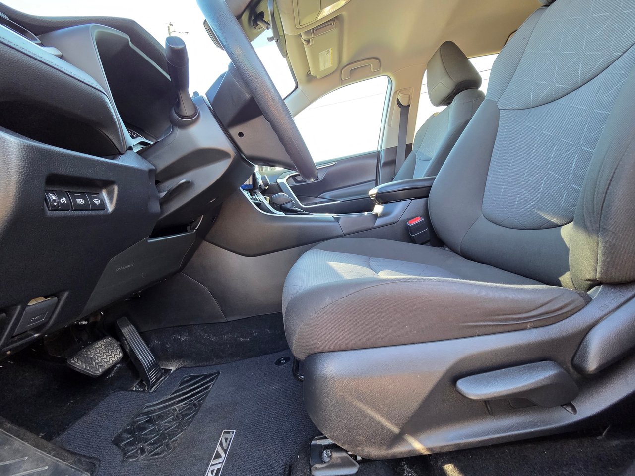 2022 Toyota RAV4 LE-10