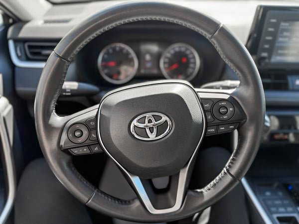 2022 Toyota RAV4 XLE-12