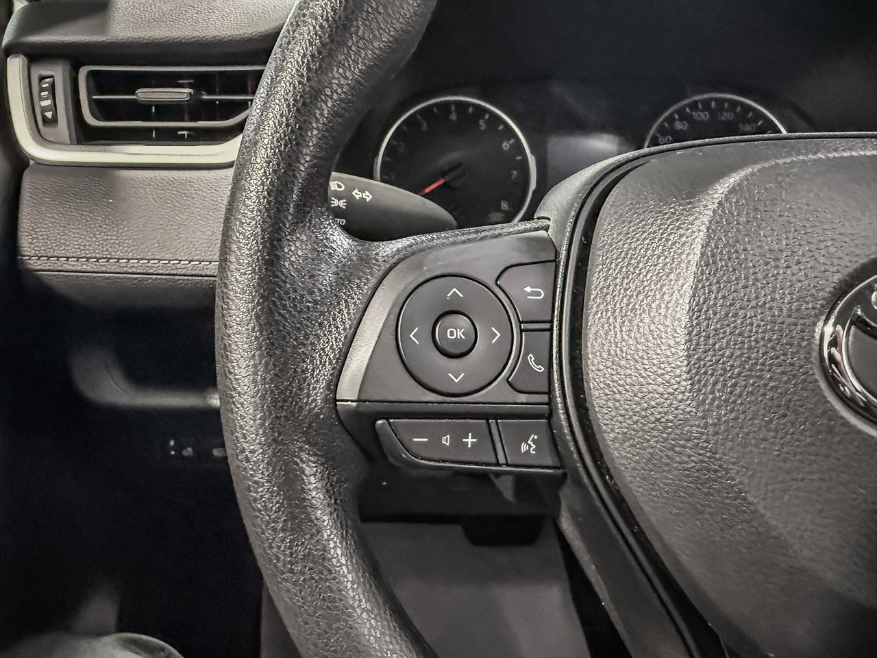 Toyota RAV4 LE AWD 2022-14