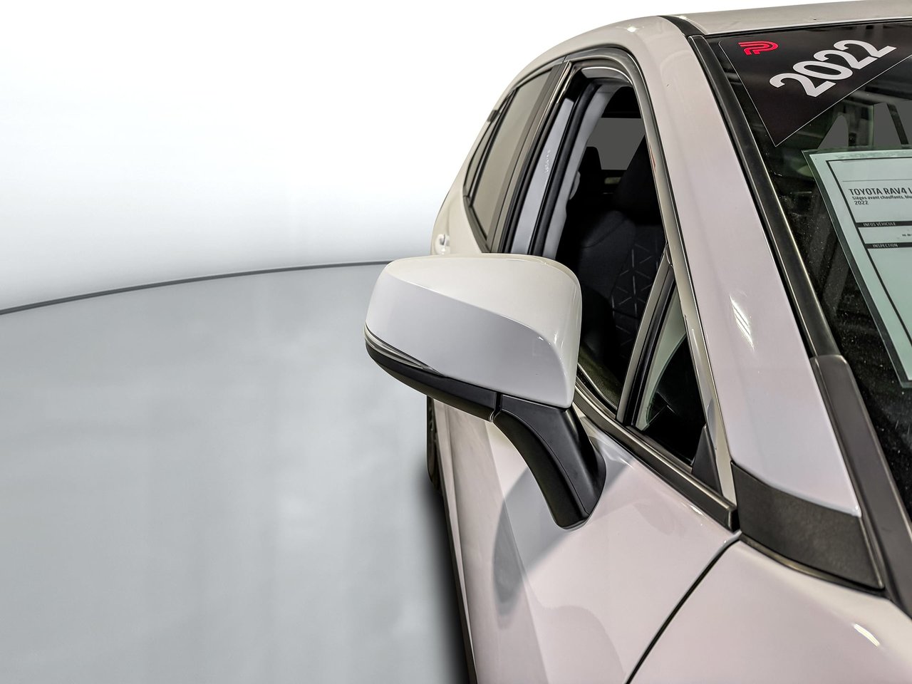 Toyota RAV4 LE AWD 2022-8
