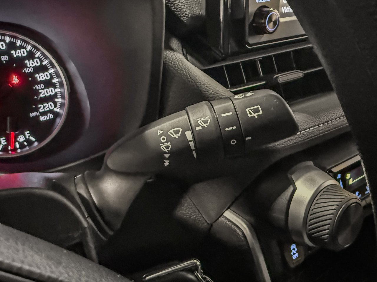 Toyota RAV4 LE AWD 2022-17