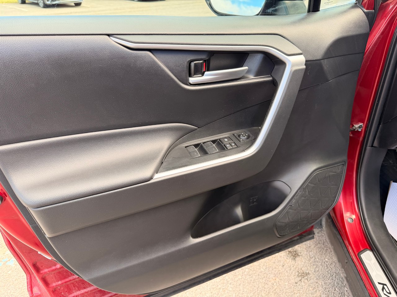 2024 Toyota RAV4 XLE AWD-10