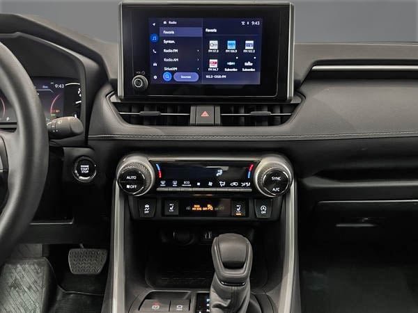 Toyota RAV4 XLE AWD 2024-18