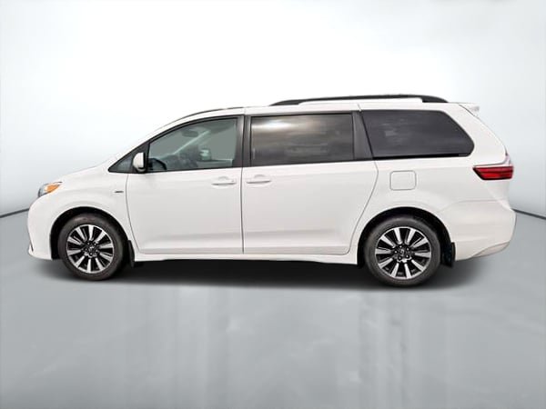 2018 Toyota Sienna LE AWD-2