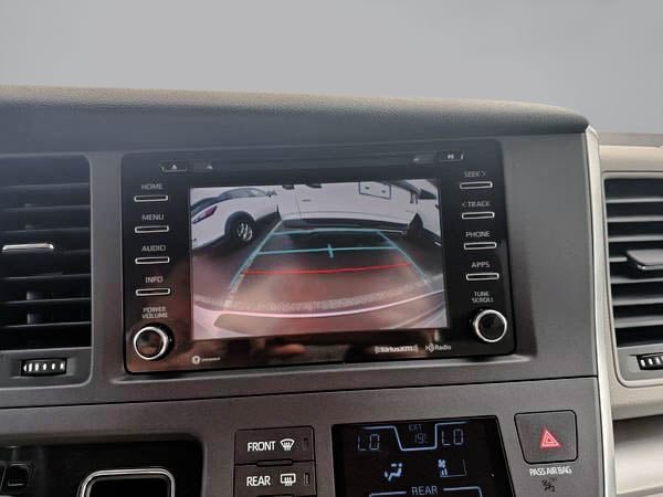 2018 Toyota Sienna LE AWD-22