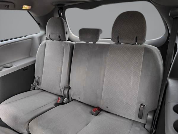 2018 Toyota Sienna LE AWD-25