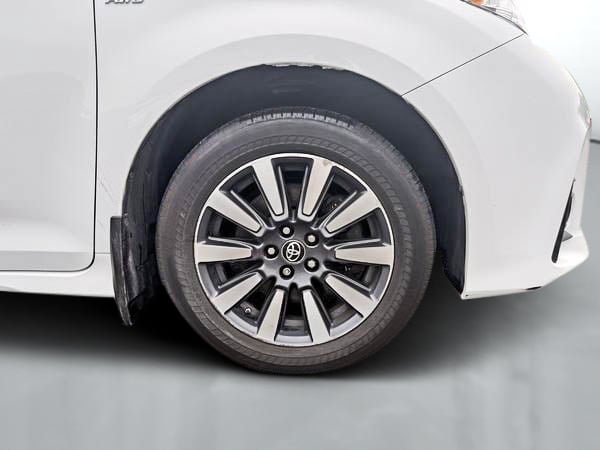 2018 Toyota Sienna LE AWD-8