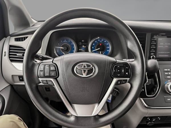 2018 Toyota Sienna LE AWD-15