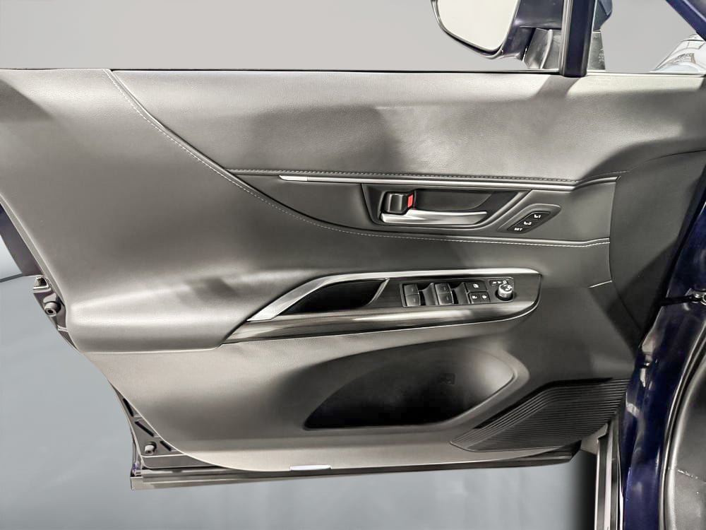 2024 Toyota Venza XLE-12
