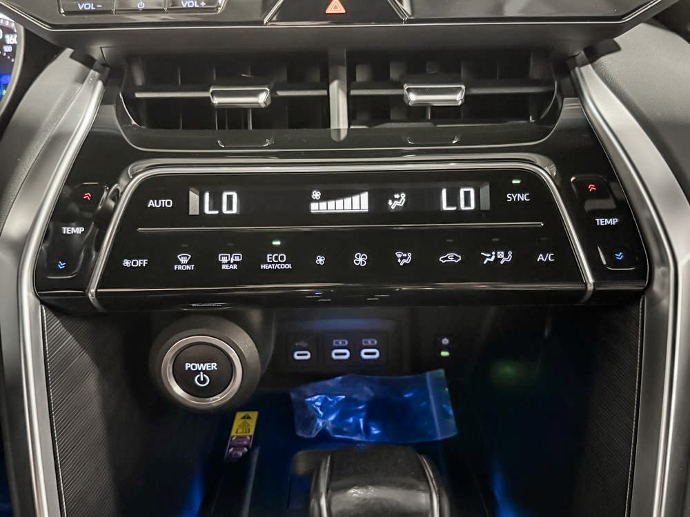 2024 Toyota Venza XLE-27