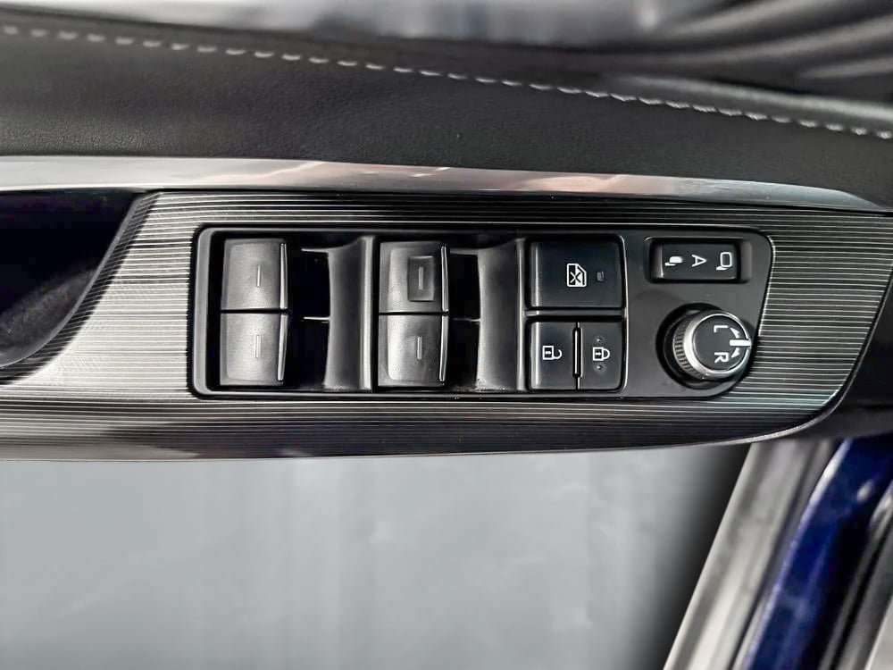 2024 Toyota Venza XLE-13